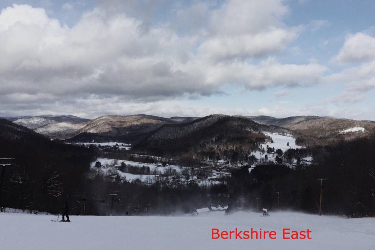 Апартаменты 2 Bed Berkshire Getaway Minutes To Jiminy Peak Ski Ханкок Экстерьер фото